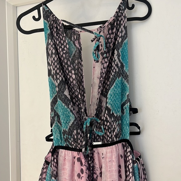 Maxi GUESS dress with cut outs - Picture 4 of 5